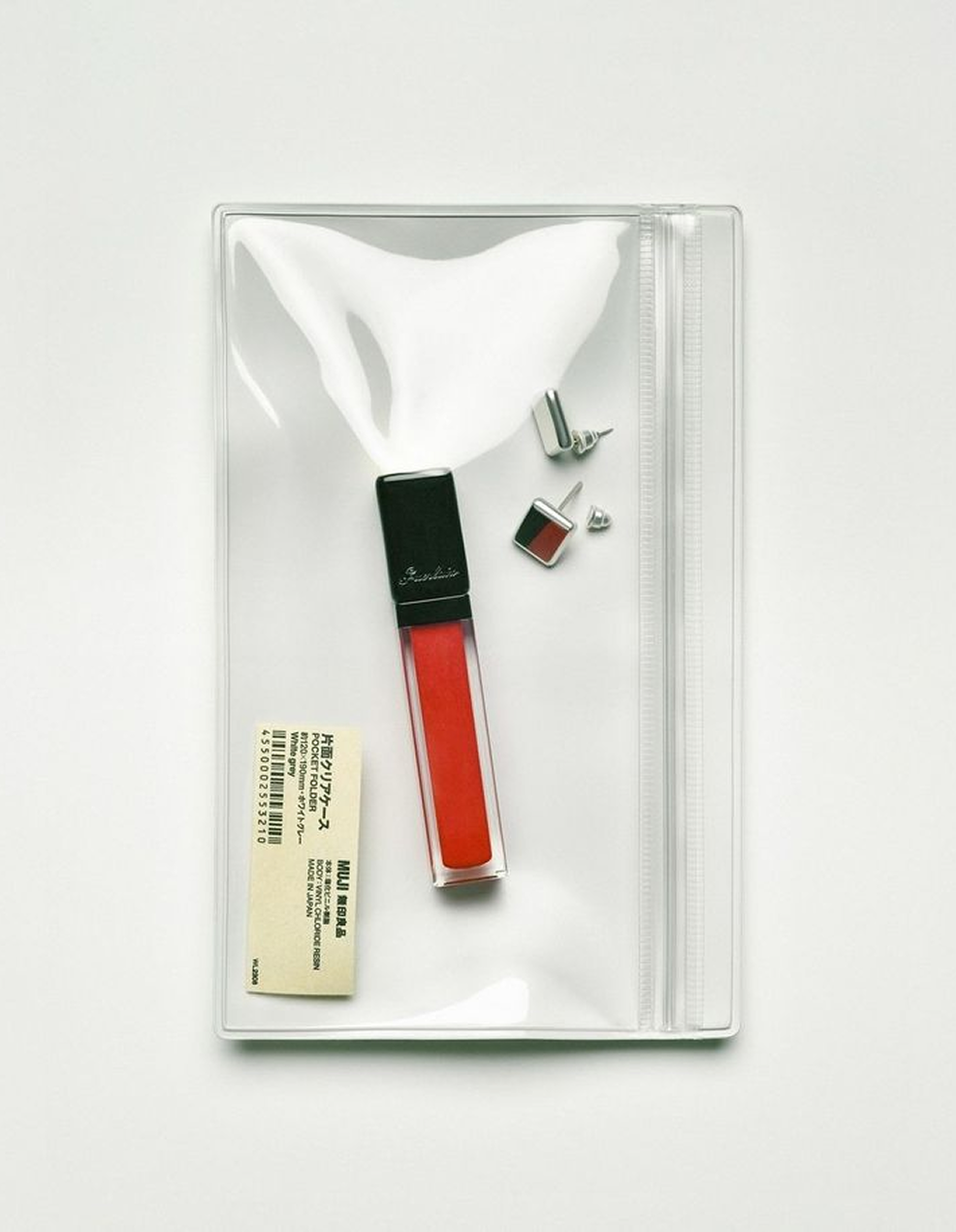 A pouch with stuff